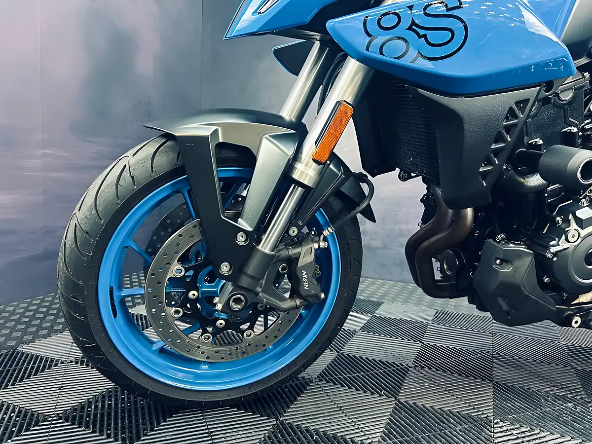 Used 2024 Suzuki GSX-8S Blue - Interior and Exterior details 15