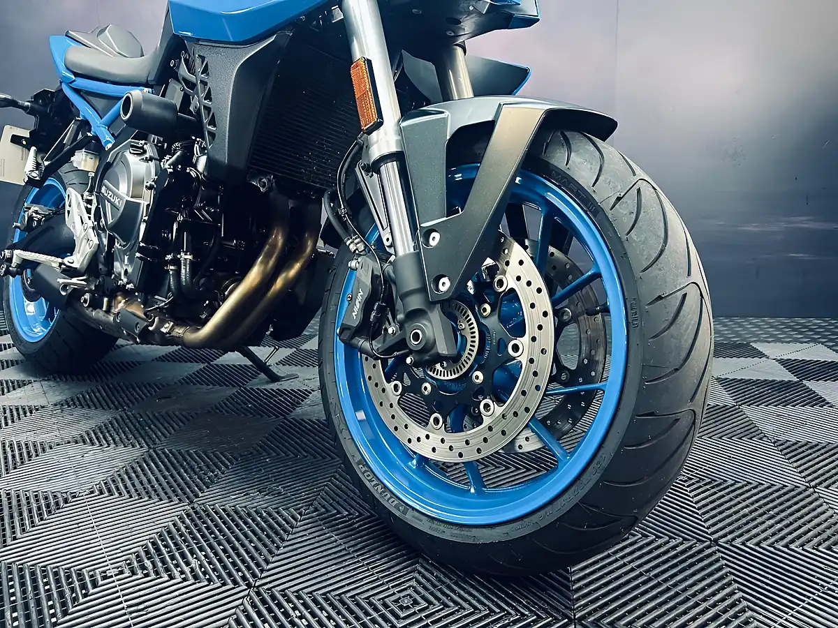 Used 2024 Suzuki GSX-8S Blue - Interior and Exterior details 16