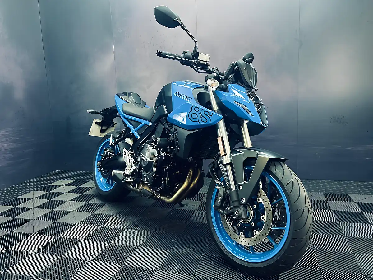 Used 2024 Suzuki GSX-8S Blue - Interior and Exterior details 19