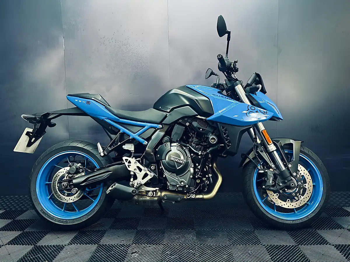 Used 2024 Suzuki GSX-8S Blue - Interior and Exterior details 2