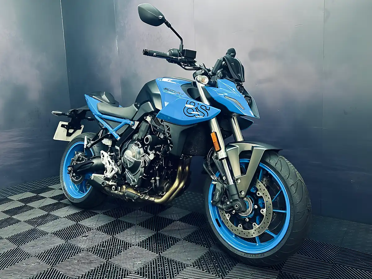 Used 2024 Suzuki GSX-8S Blue - Interior and Exterior details 4