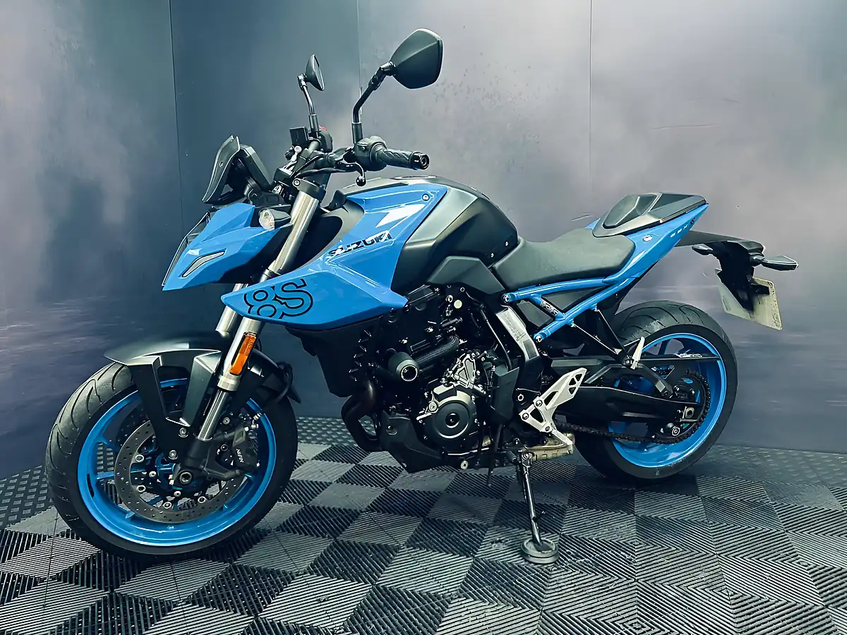 Used 2024 Suzuki GSX-8S Blue - Interior and Exterior details 5
