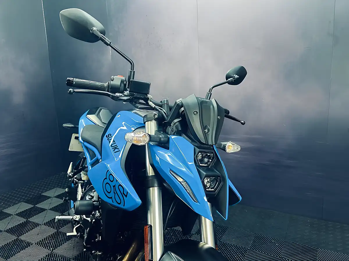 Used 2024 Suzuki GSX-8S Blue - Interior and Exterior details 8