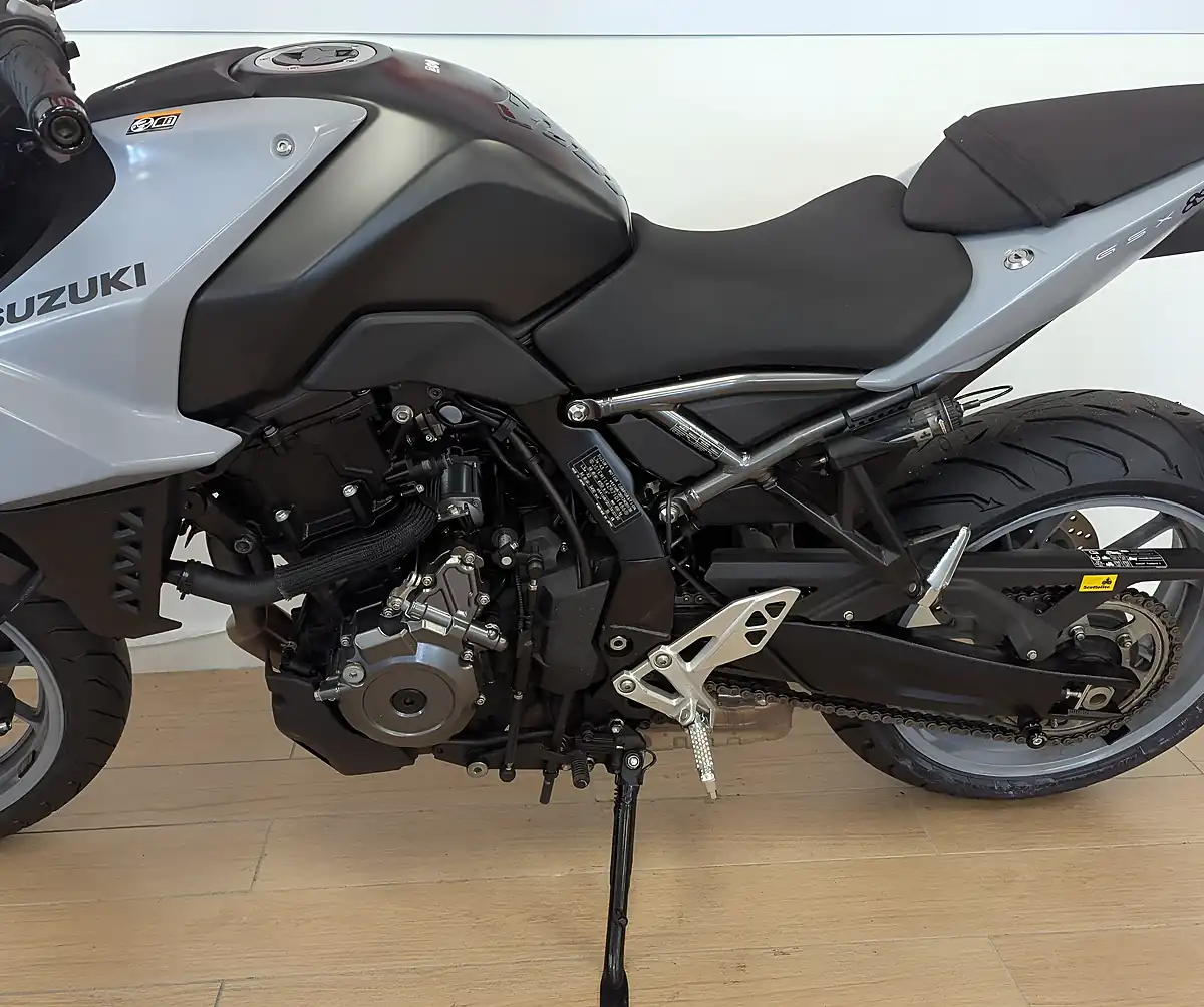 Used 2024 Suzuki GSX-8S Grey - Interior and Exterior details 10