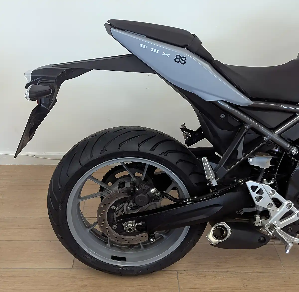 Used 2024 Suzuki GSX-8S Grey - Interior and Exterior details 15