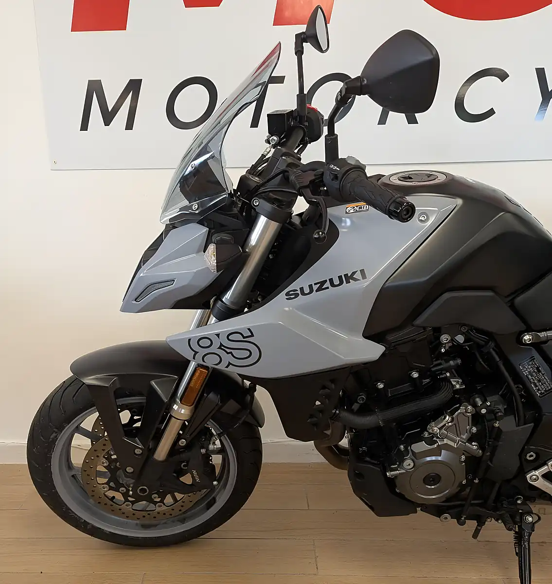 Used 2024 Suzuki GSX-8S Grey - Interior and Exterior details 9