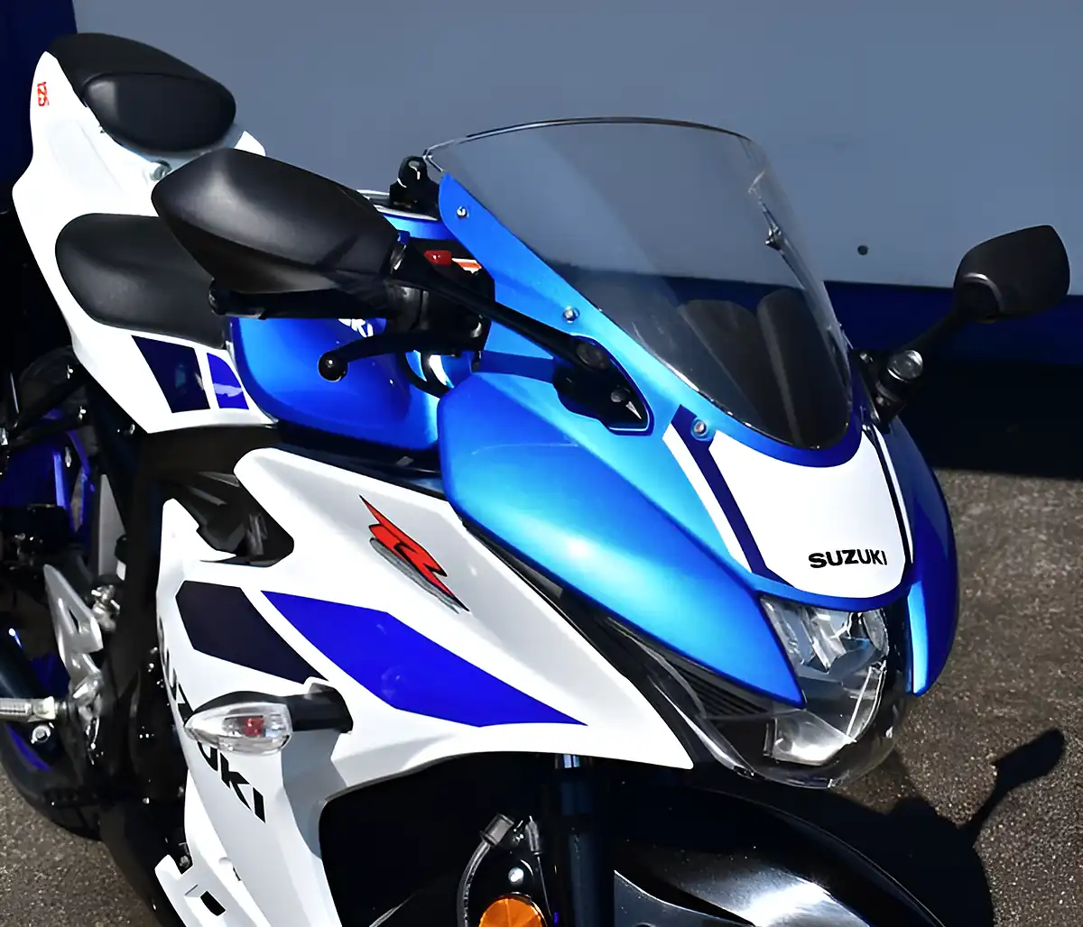 Used 2024 Suzuki Gsx-R125 Super Sports White - Interior and Exterior details 12