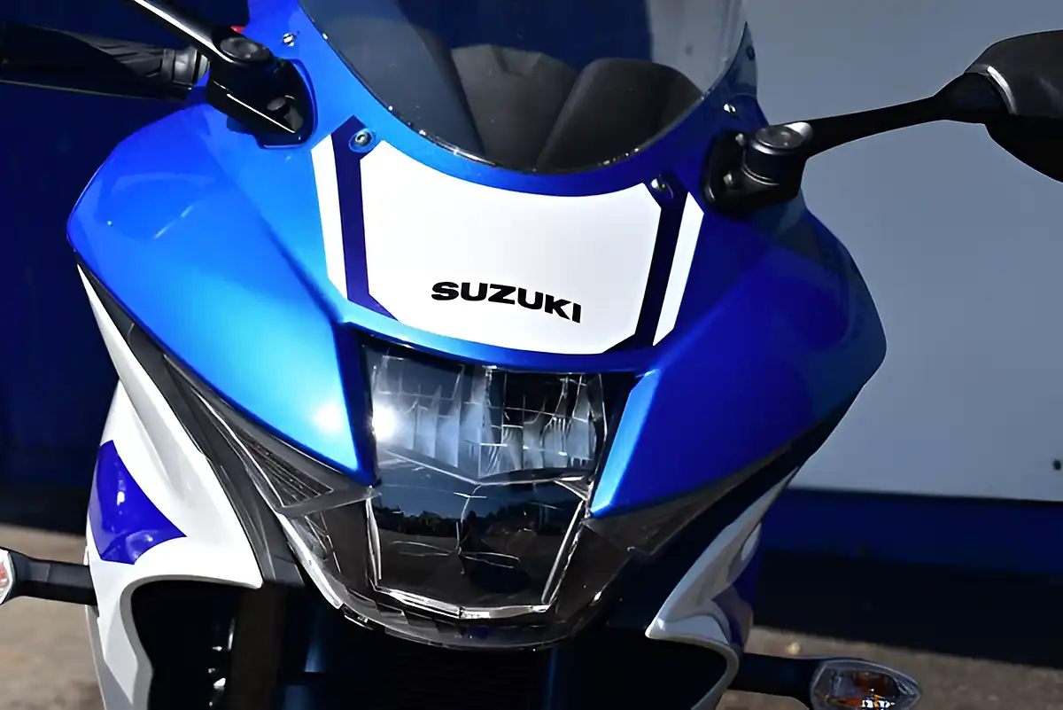 Used 2024 Suzuki Gsx-R125 Super Sports White - Interior and Exterior details 13