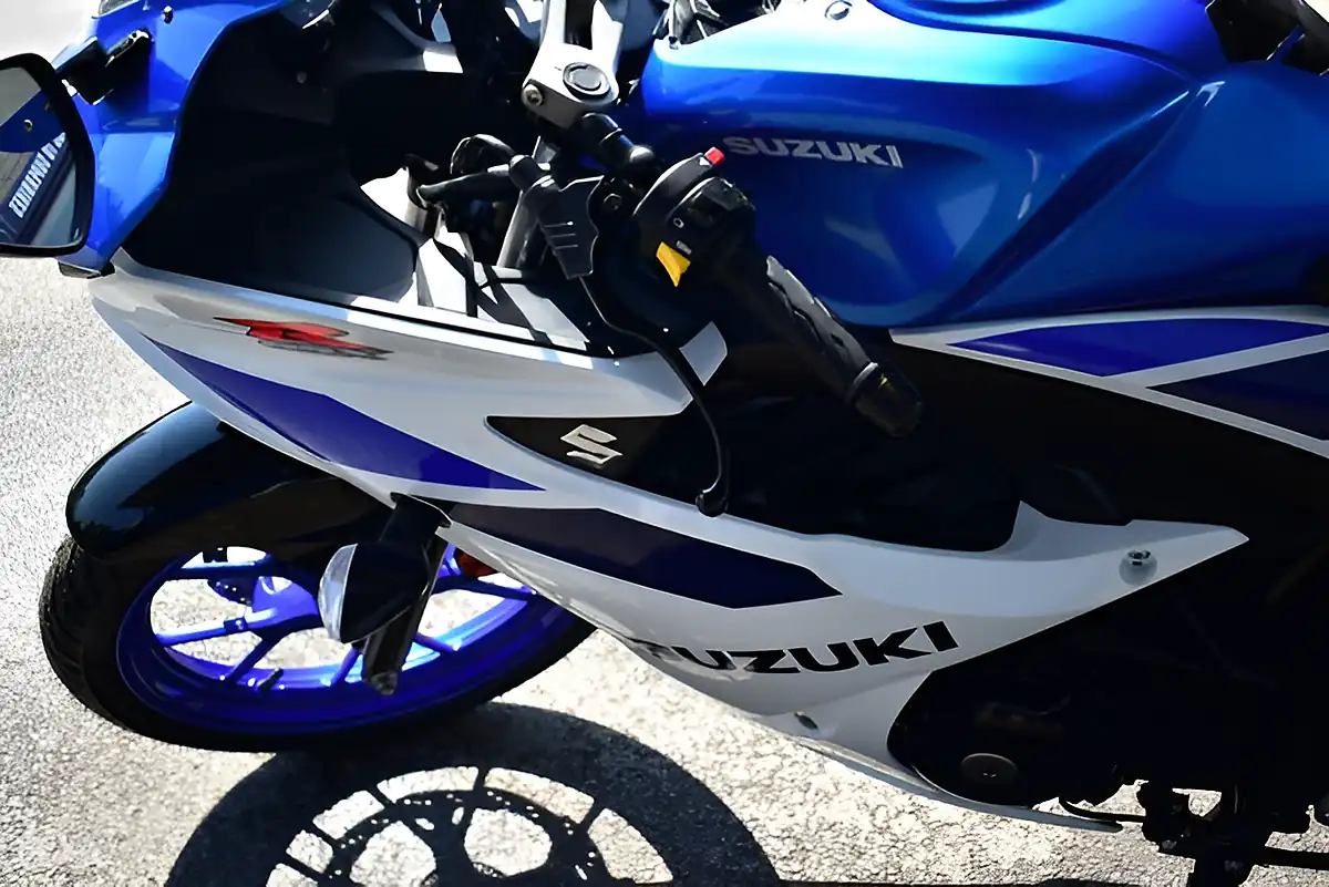 Used 2024 Suzuki Gsx-R125 Super Sports White - Interior and Exterior details 15