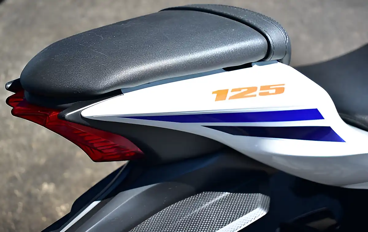 Used 2024 Suzuki Gsx-R125 Super Sports White - Interior and Exterior details 18