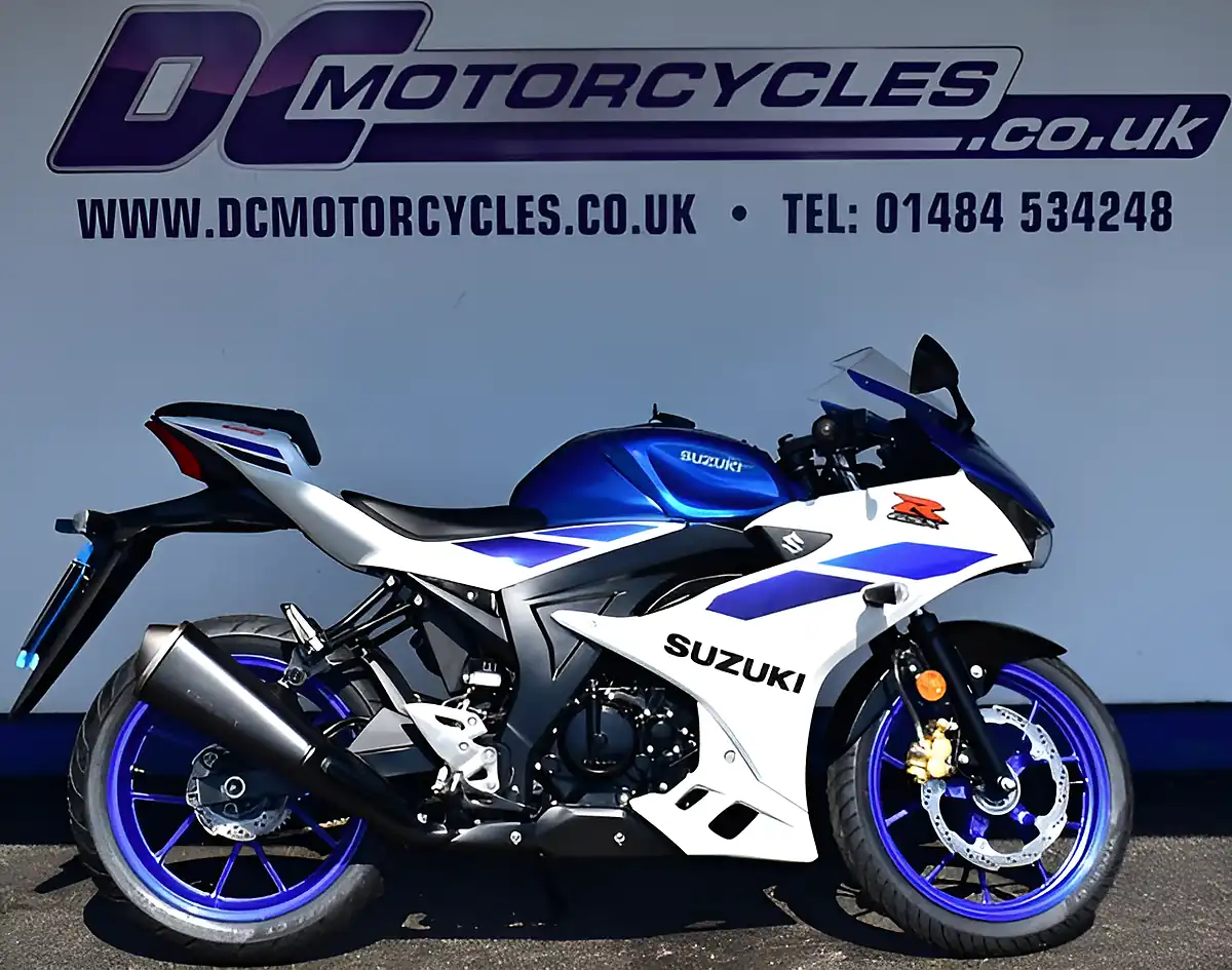Used 2024 Suzuki Gsx-R125 Super Sports White - Interior and Exterior details 5