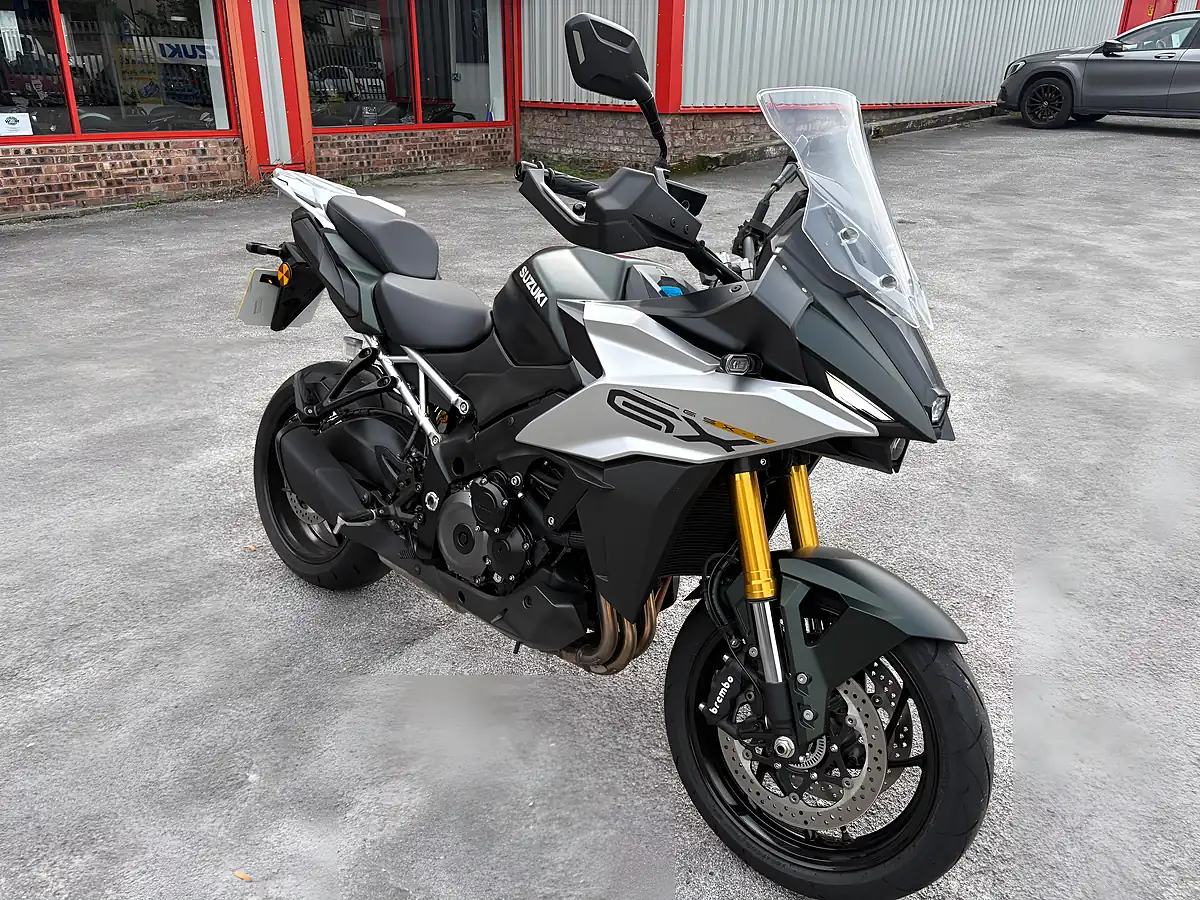 Used 2024 Suzuki GSX-S1000 Gx Green - Interior and Exterior details 2