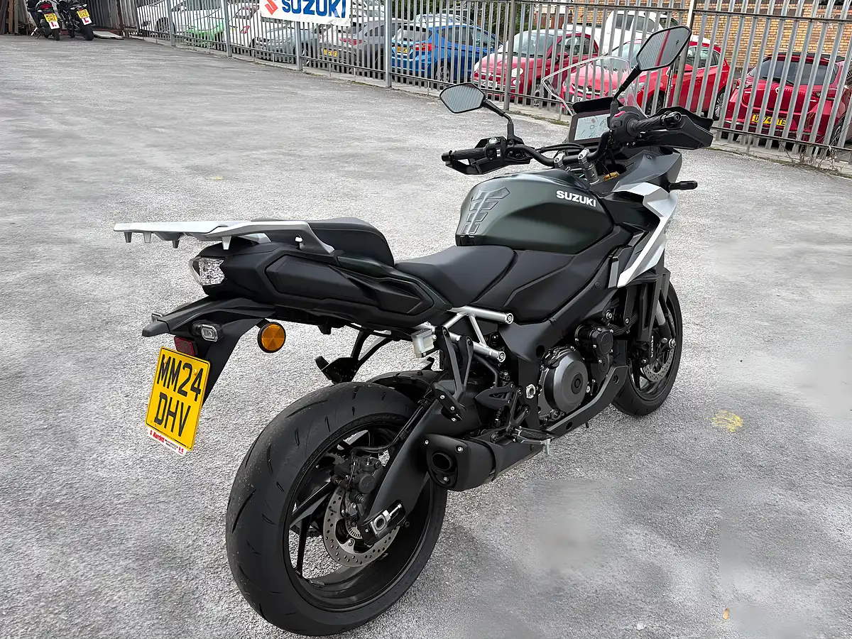 Used 2024 Suzuki GSX-S1000 Gx Green - Interior and Exterior details 3