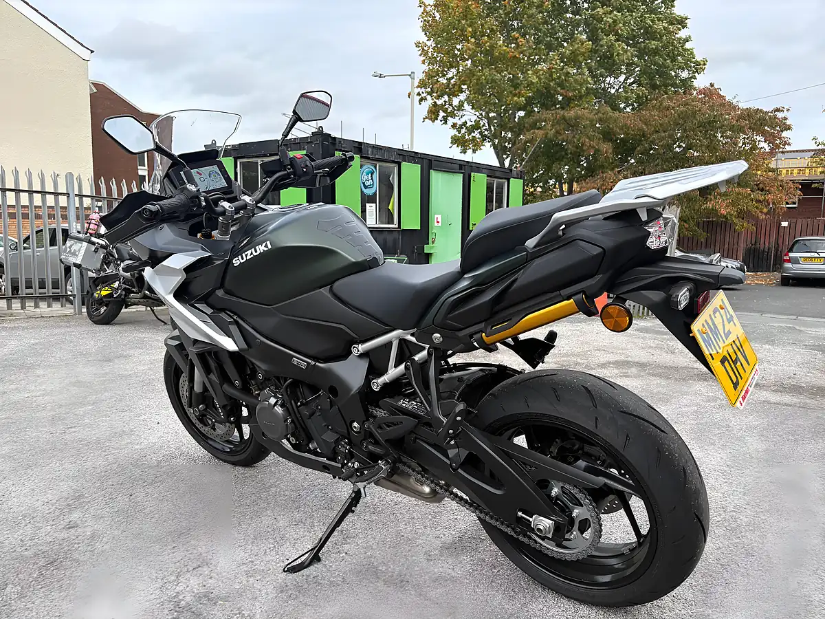 Used 2024 Suzuki GSX-S1000 Gx Green - Interior and Exterior details 4