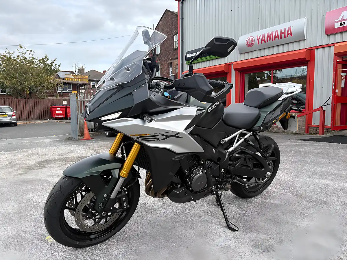Used 2024 Suzuki GSX-S1000 Gx Green - Interior and Exterior details 6