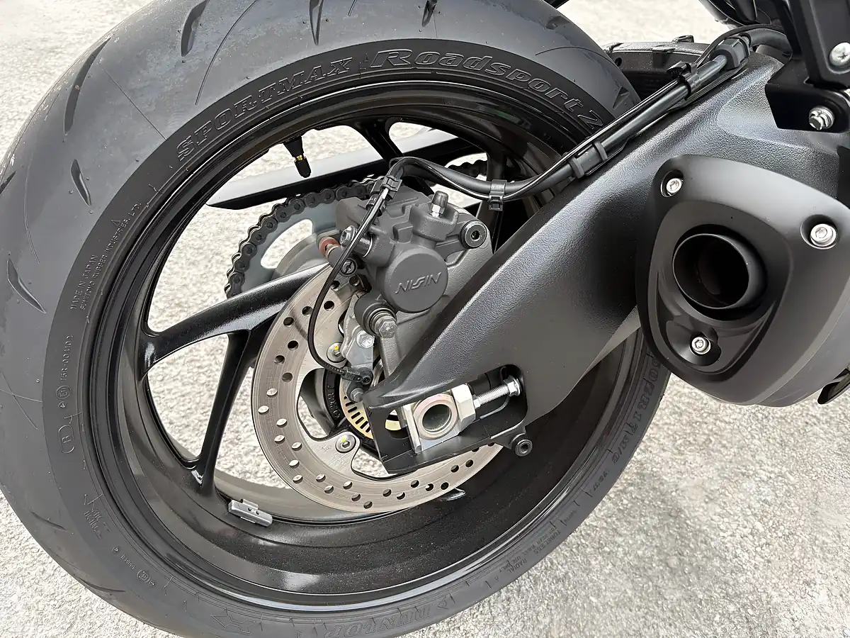 Used 2024 Suzuki GSX-S1000 Gx Green - Interior and Exterior details 9