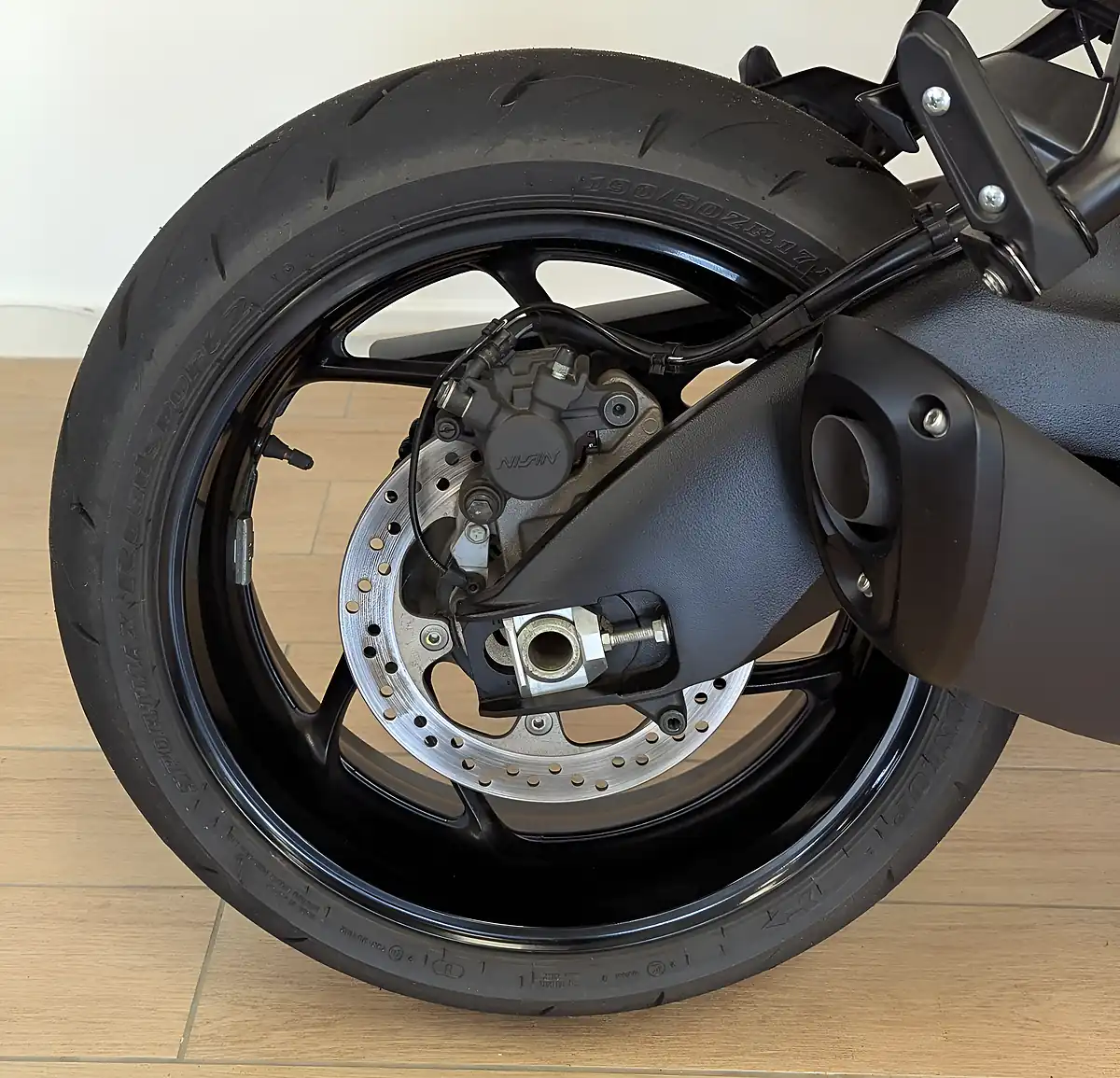 Used 2024 Suzuki GSX-S1000GX Green - Interior and Exterior details 12