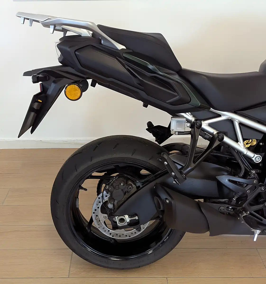Used 2024 Suzuki GSX-S1000GX Green - Interior and Exterior details 13