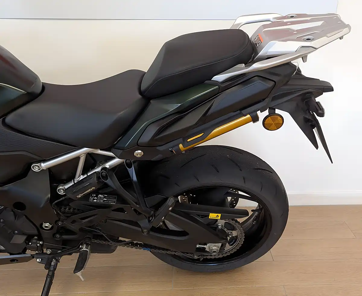 Used 2024 Suzuki GSX-S1000GX Green - Interior and Exterior details 16
