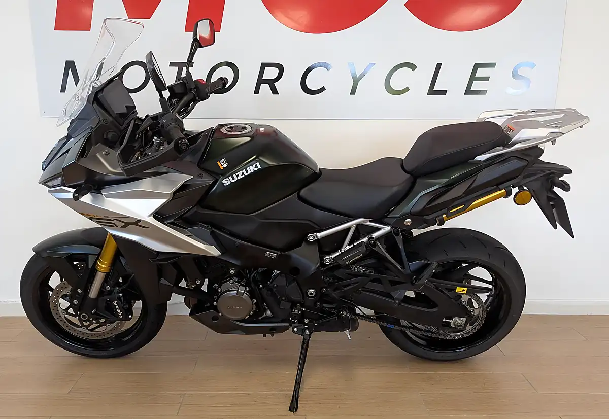 Used 2024 Suzuki GSX-S1000GX Green - Interior and Exterior details 3