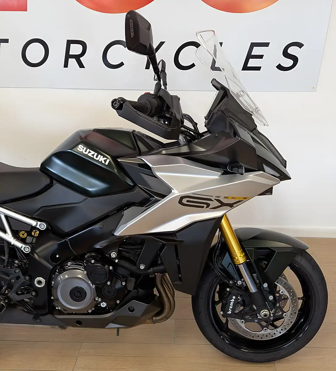 Used 2024 Suzuki GSX-S1000GX Green - Interior and Exterior details 7