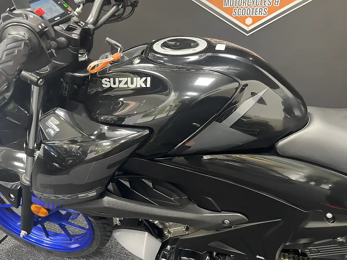 Used 2024 Suzuki GSX-S125 RLXM3 Black - Interior and Exterior details 11