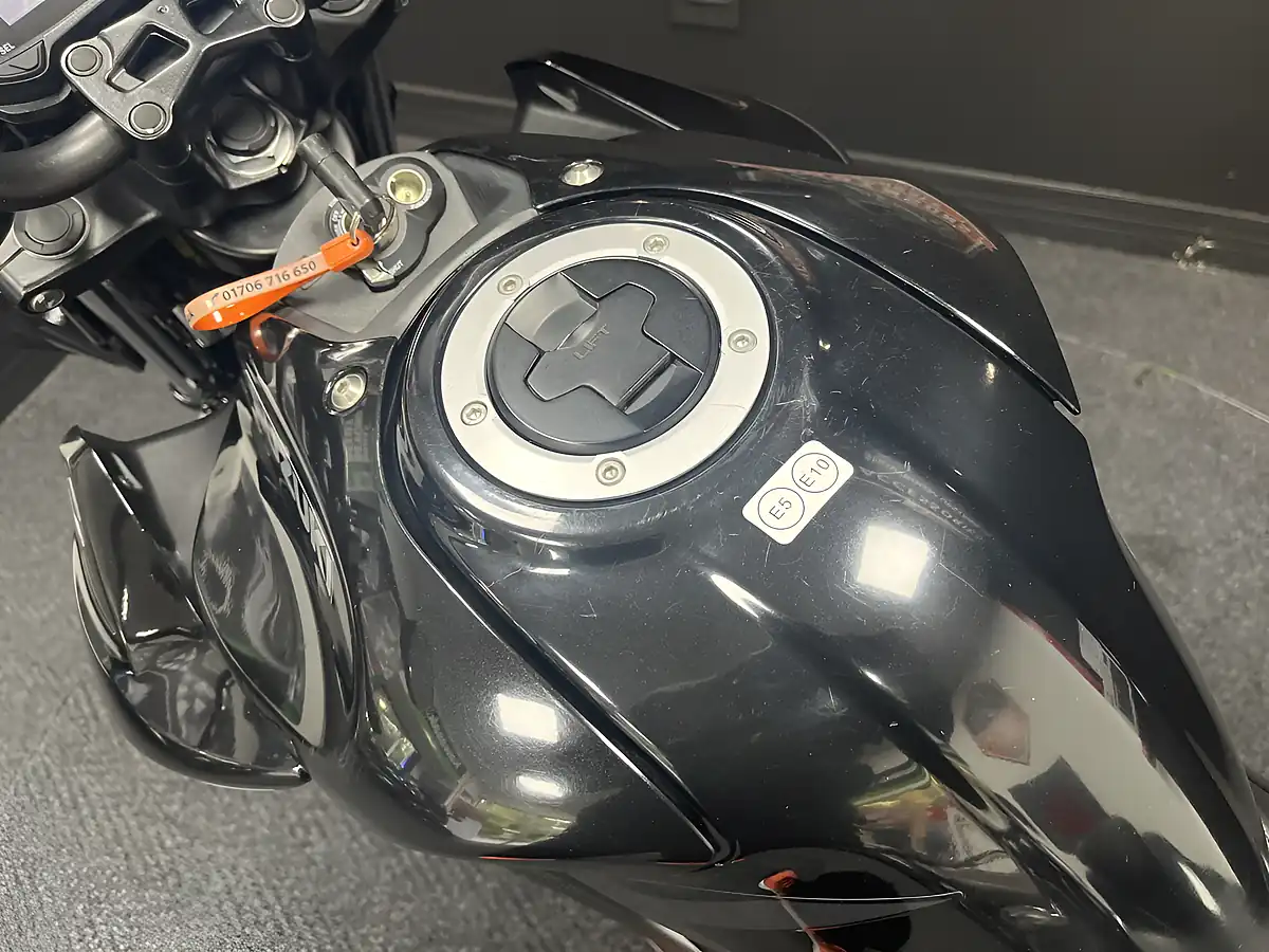 Used 2024 Suzuki GSX-S125 RLXM3 Black - Interior and Exterior details 3