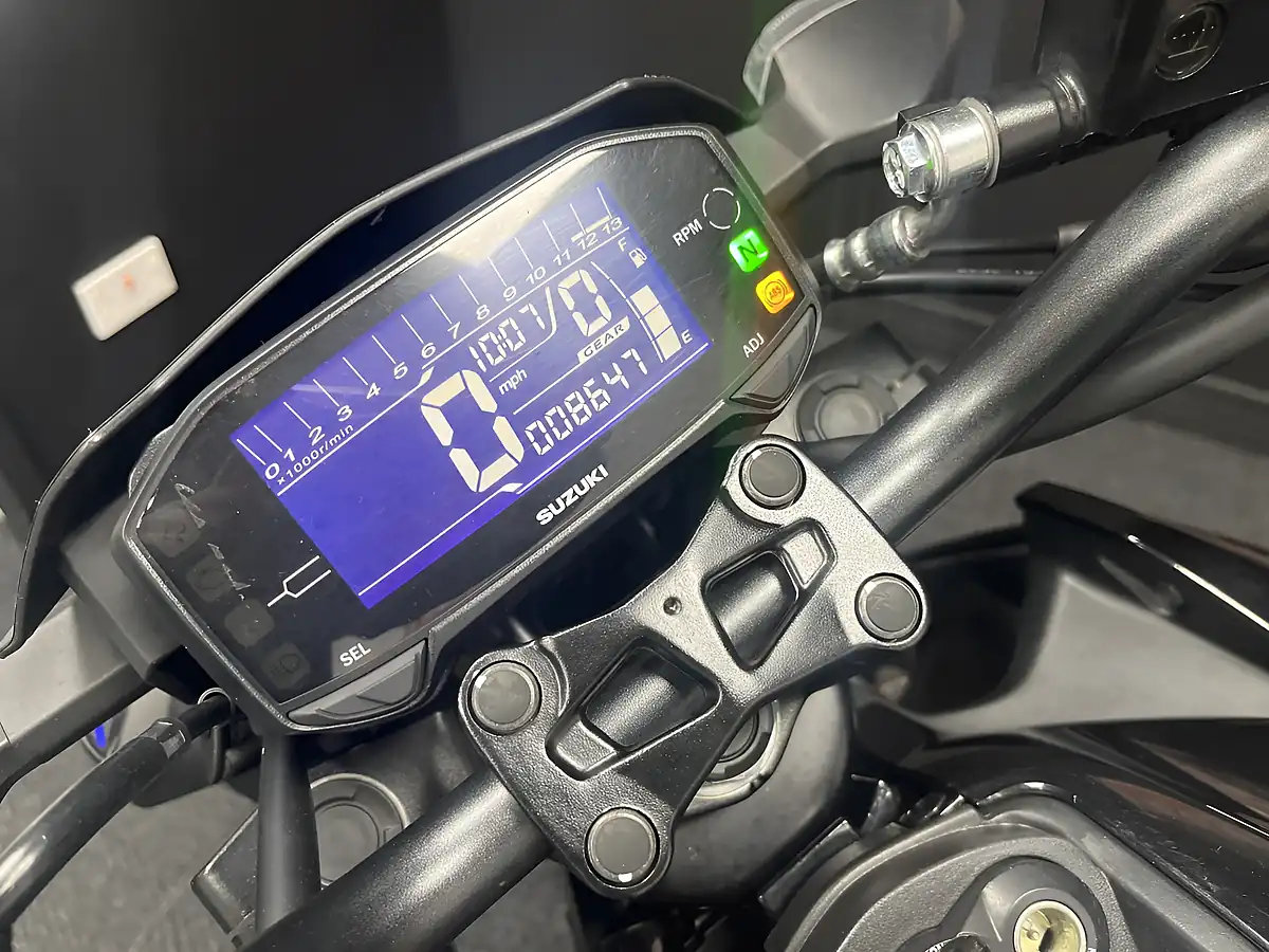 Used 2024 Suzuki GSX-S125 RLXM3 Black - Interior and Exterior details 4