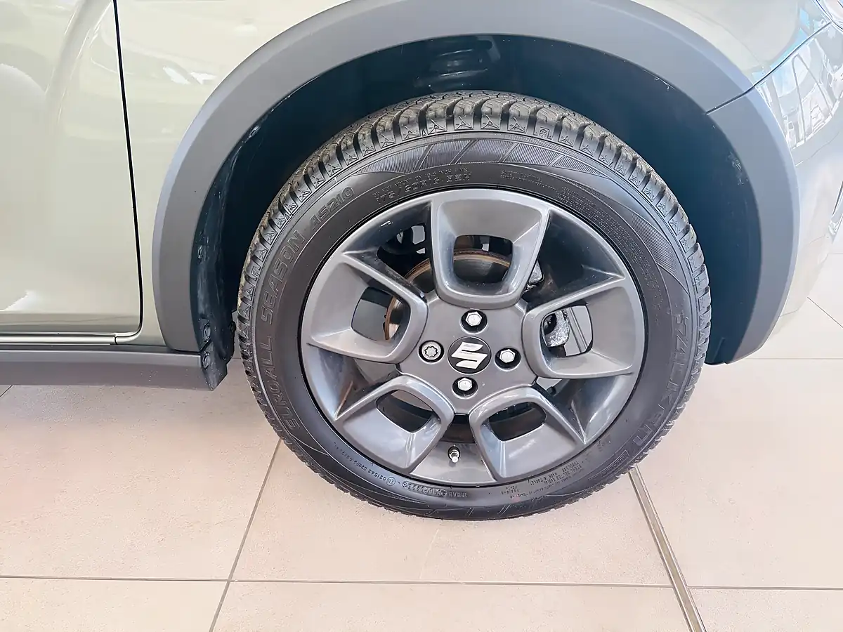Used 2024 Suzuki Ignis SZ5 Green - Interior and Exterior details 9