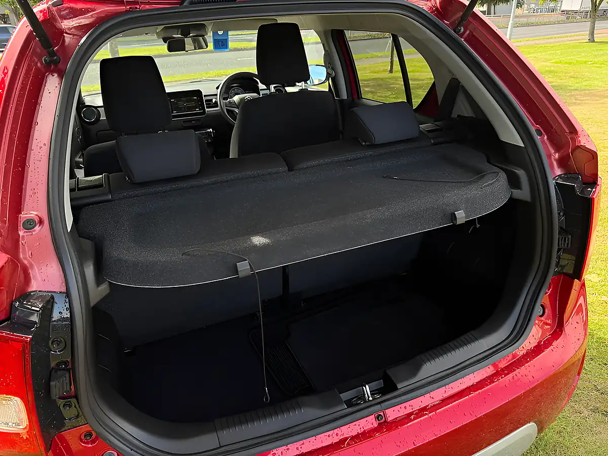 Used 2024 Suzuki Ignis SZ5 Red - Interior and Exterior details 12