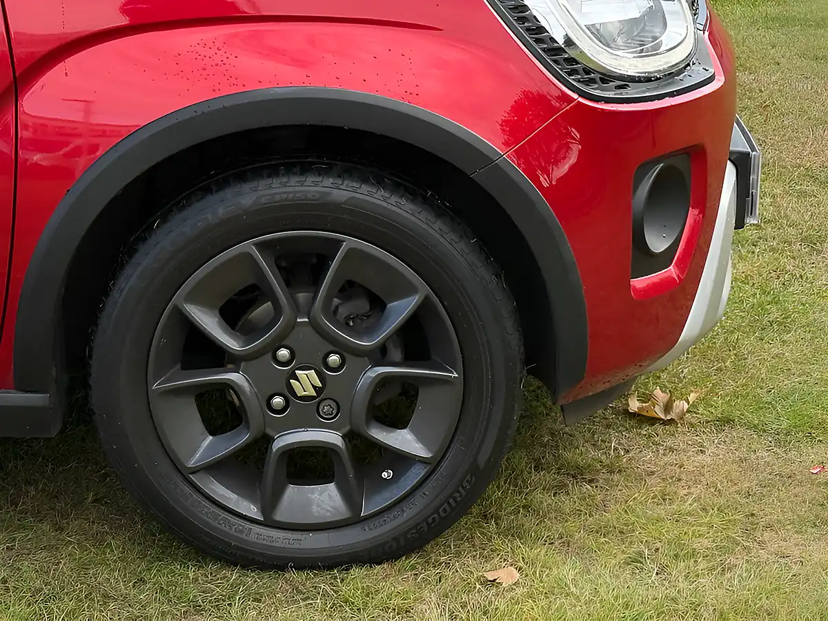 Used 2024 Suzuki Ignis SZ5 Red - Interior and Exterior details 7
