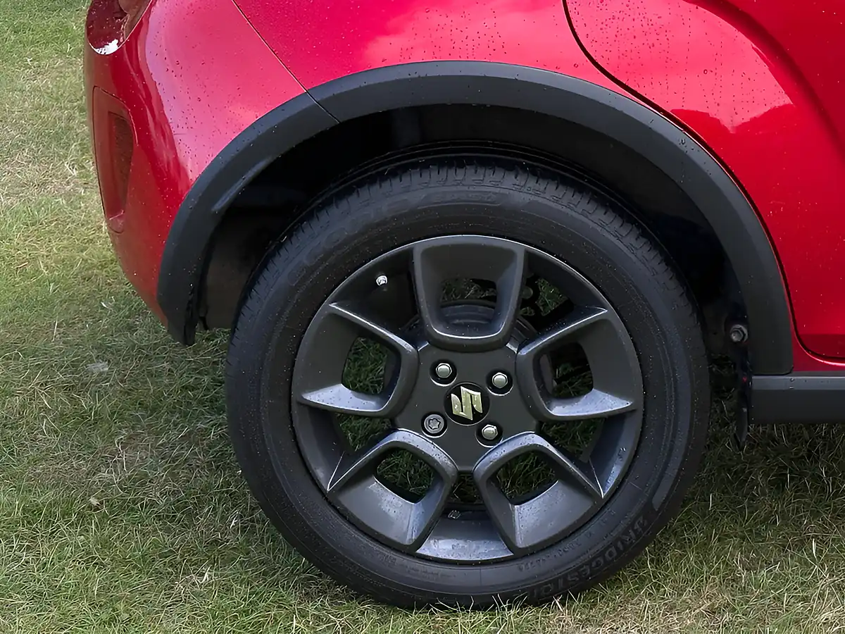 Used 2024 Suzuki Ignis SZ5 Red - Interior and Exterior details 8