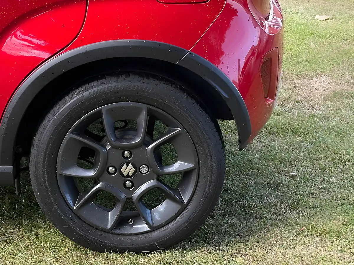 Used 2024 Suzuki Ignis SZ5 Red - Interior and Exterior details 9