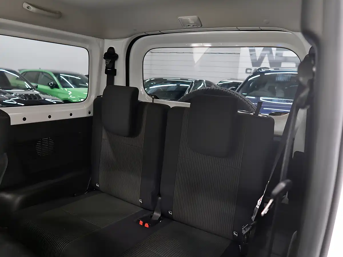 Used 2024 Suzuki Jimny Sierra White - Interior and Exterior details 17