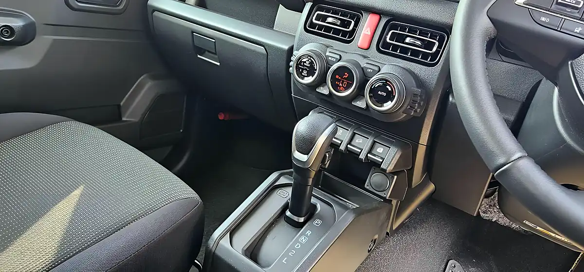 Used 2024 Suzuki Jimny SZ5 Green - Interior and Exterior details 10