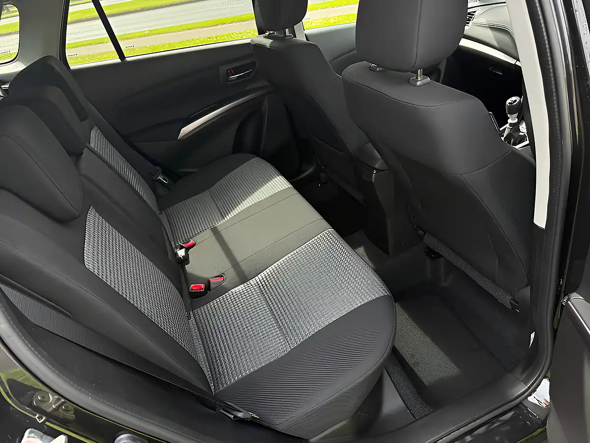 Used 2024 Suzuki S-Cross Motion Black - Interior and Exterior details 11