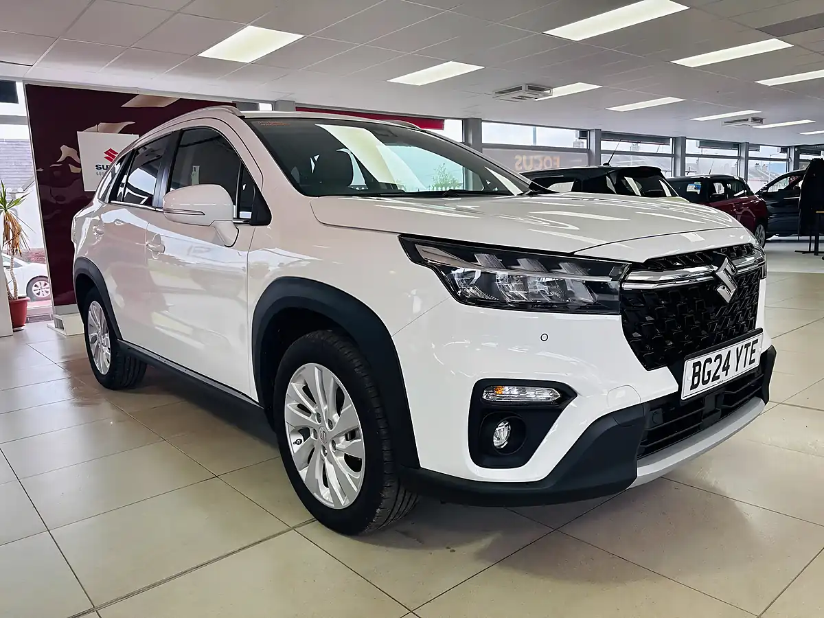 Used 2024 Suzuki S-Cross Motion White - Front View