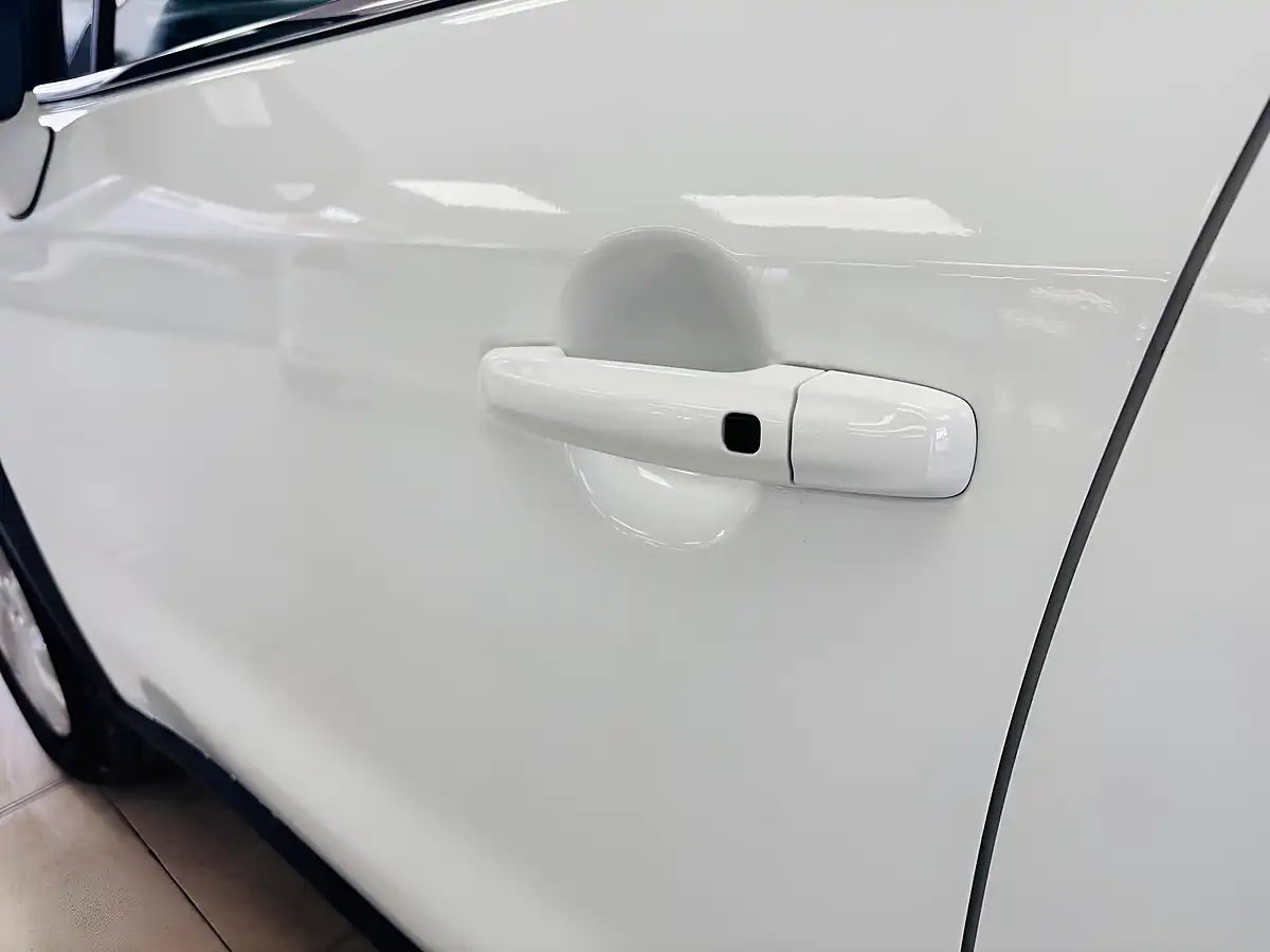 Used 2024 Suzuki S-Cross Motion White - Interior and Exterior details 14