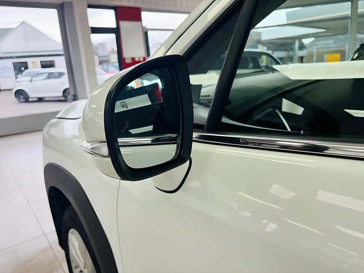 Used 2024 Suzuki S-Cross Motion White - Interior and Exterior details 15
