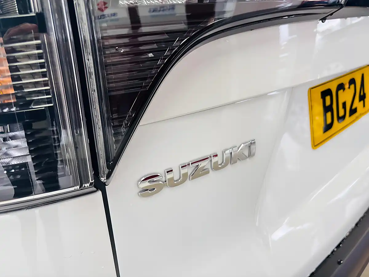 Used 2024 Suzuki S-Cross Motion White - Interior and Exterior details 20