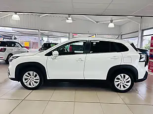 Used 2024 Suzuki S-Cross Motion White - Interior and Exterior details 4
