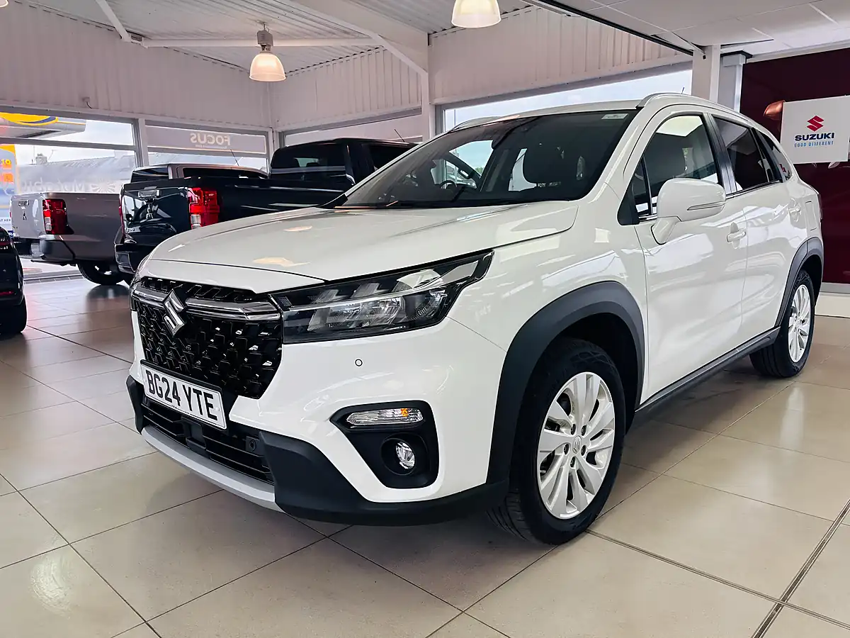 Used 2024 Suzuki S-Cross Motion White - Interior and Exterior details 5