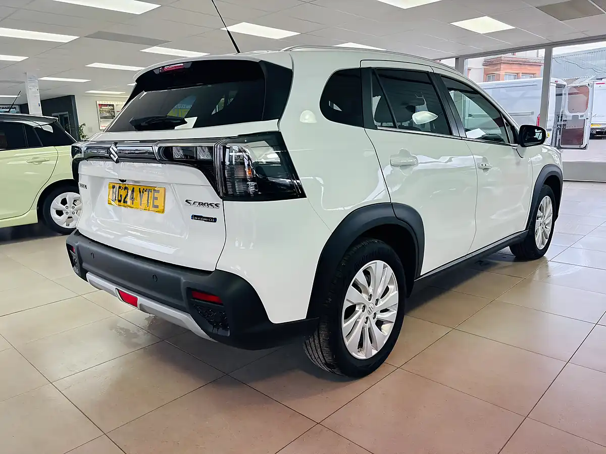 Used 2024 Suzuki S-Cross Motion White - Interior and Exterior details 7