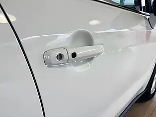 Used 2024 Suzuki S-Cross Motion White - Interior and Exterior details 8