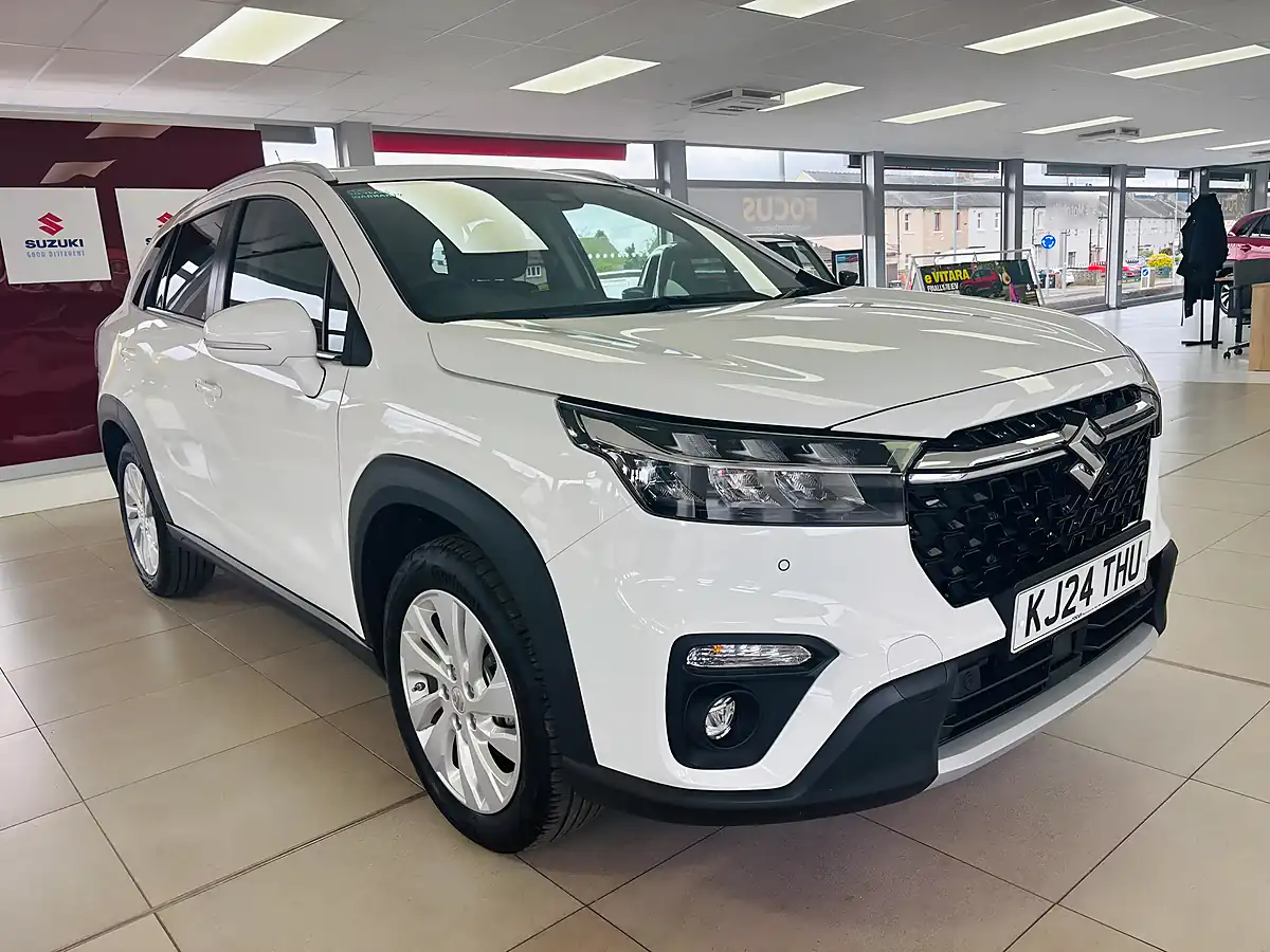 Used 2024 Suzuki S-Cross Motion White - Front View
