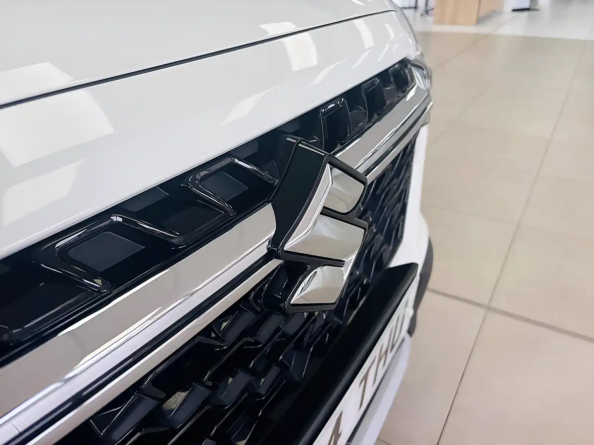Used 2024 Suzuki S-Cross Motion White - Interior and Exterior details 13
