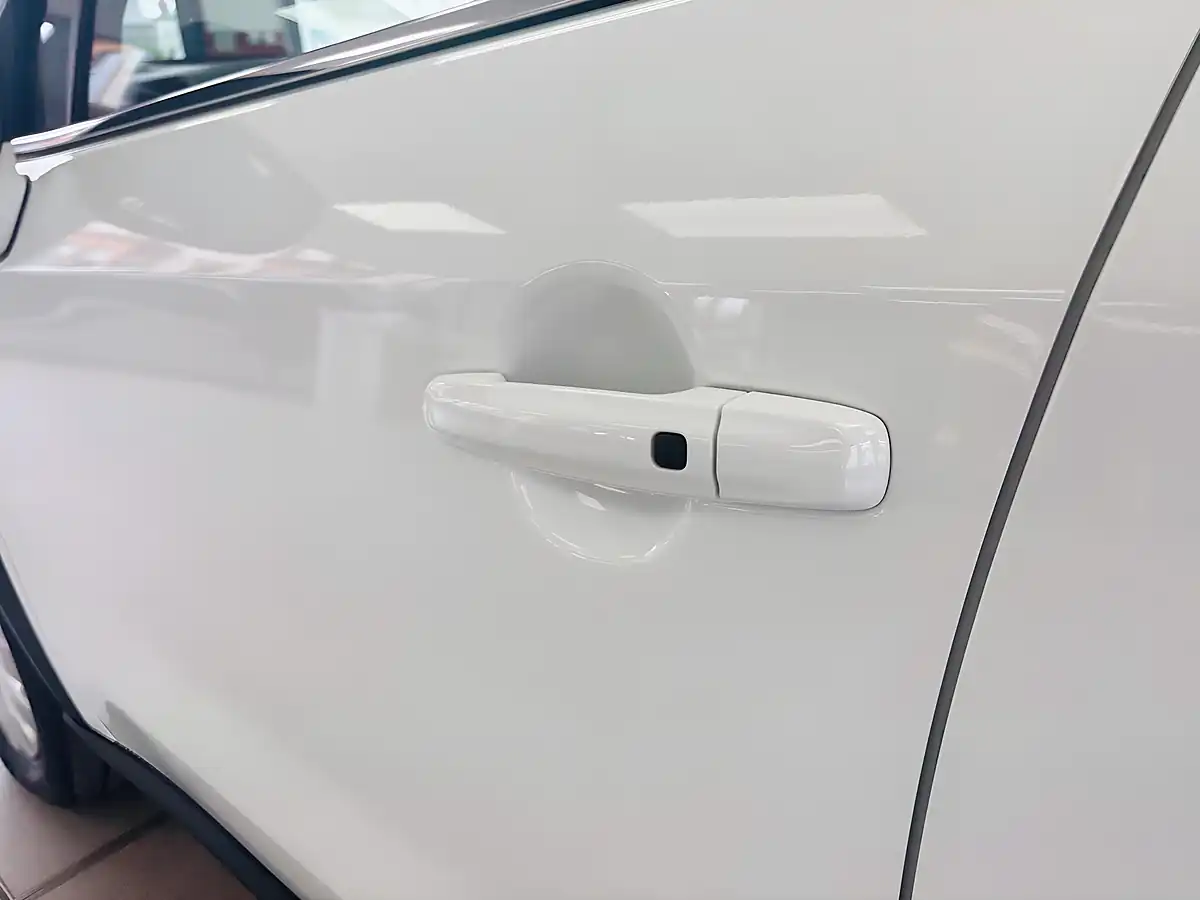 Used 2024 Suzuki S-Cross Motion White - Interior and Exterior details 16