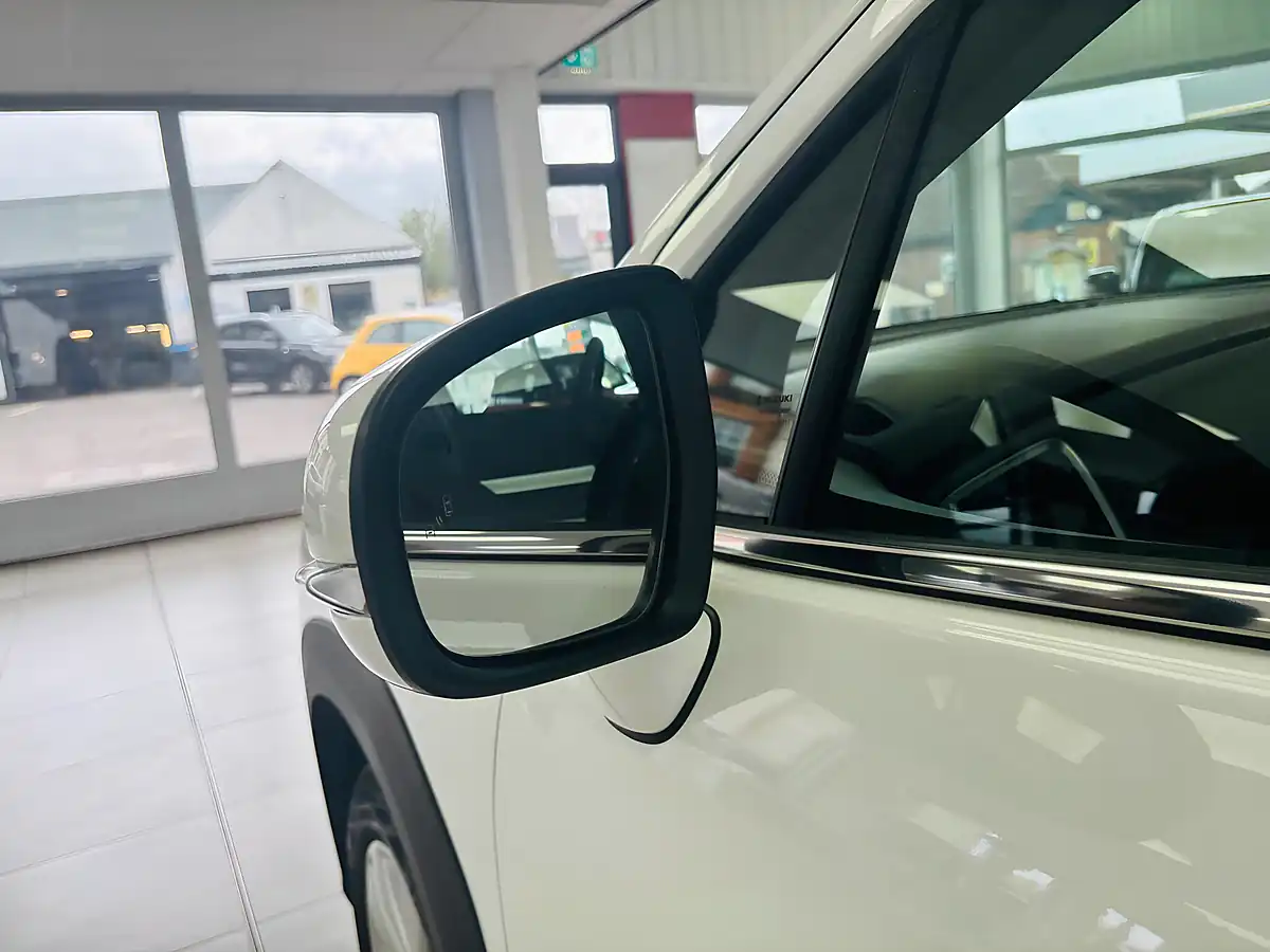Used 2024 Suzuki S-Cross Motion White - Interior and Exterior details 17