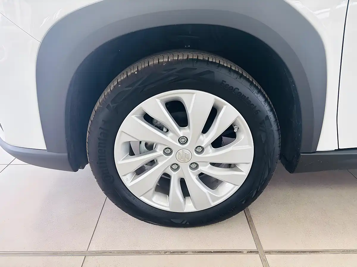 Used 2024 Suzuki S-Cross Motion White - Interior and Exterior details 18