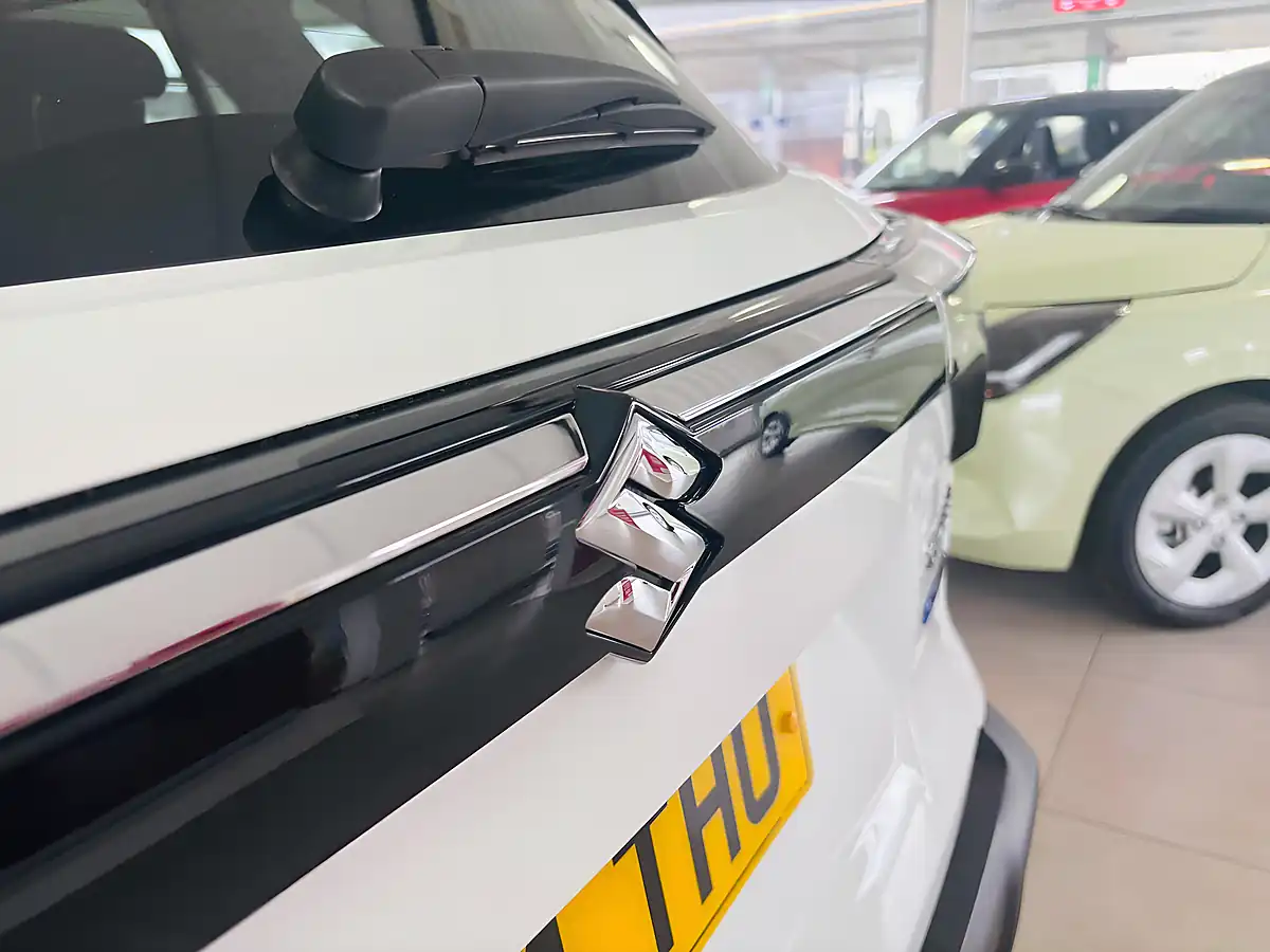Used 2024 Suzuki S-Cross Motion White - Interior and Exterior details 19